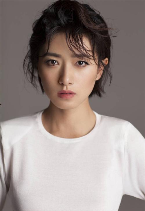 万茜行李爆料视频播放,揭秘明星出行必备清单  第1张